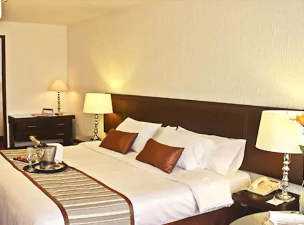 Hotel CEO Morelia Buitenkant foto